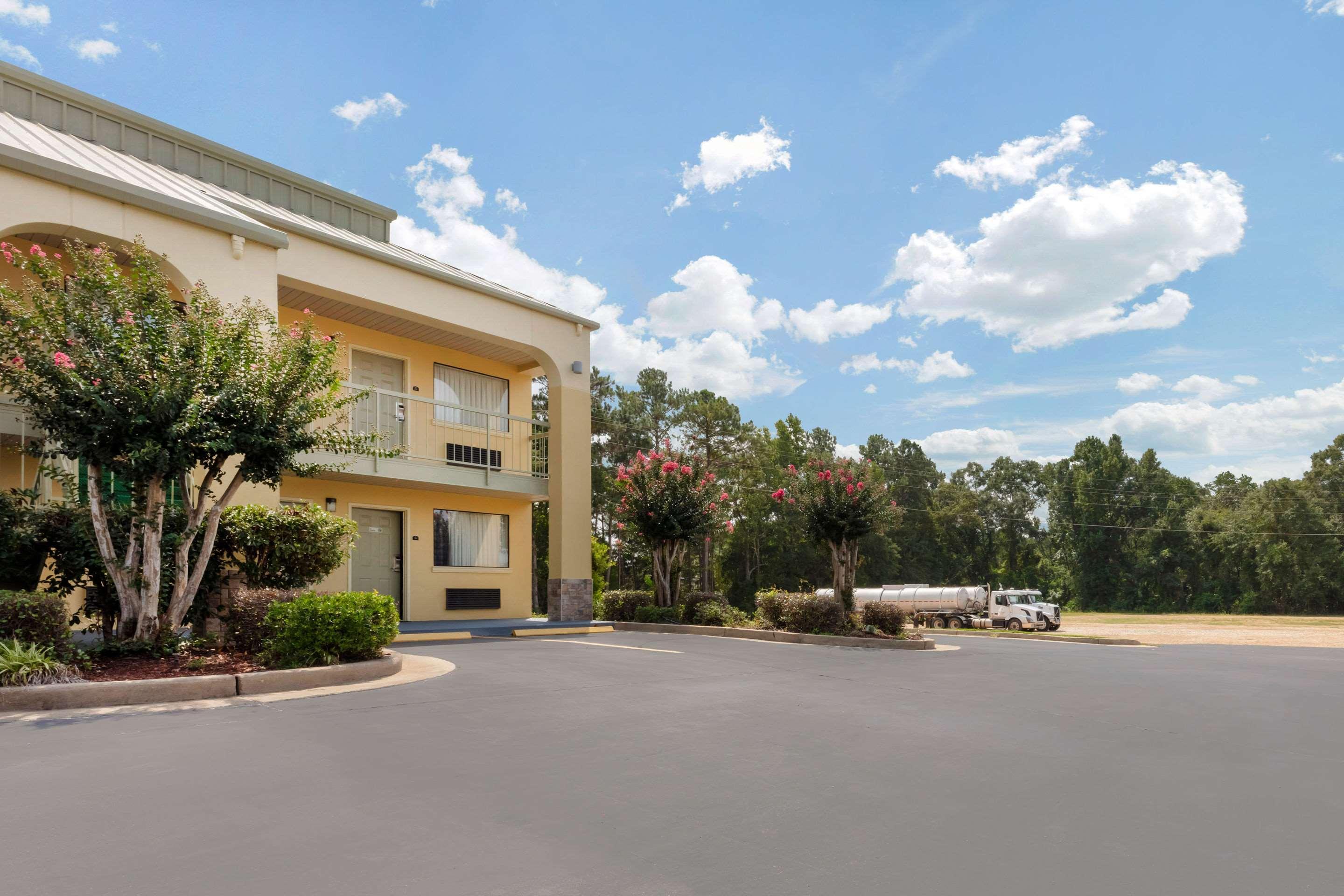 Quality Inn McComb Exterior foto