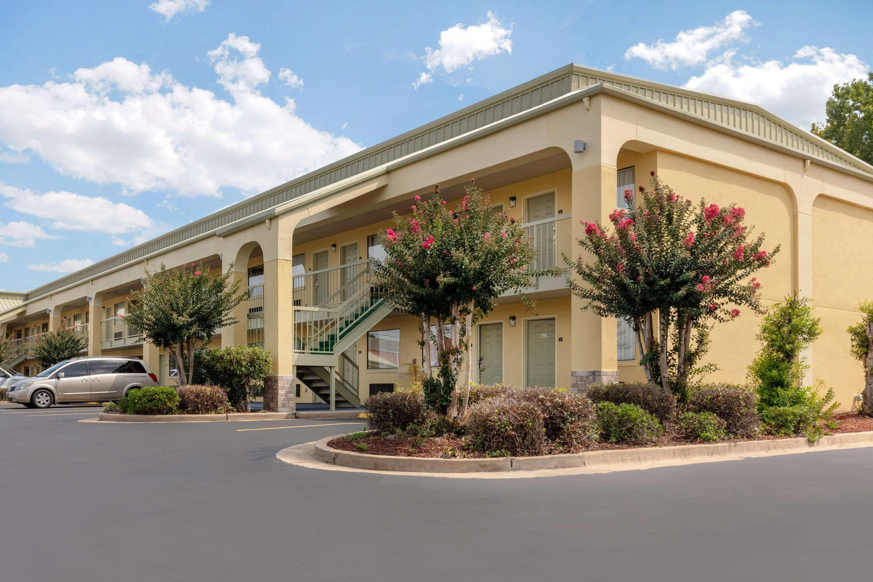 Quality Inn McComb Exterior foto
