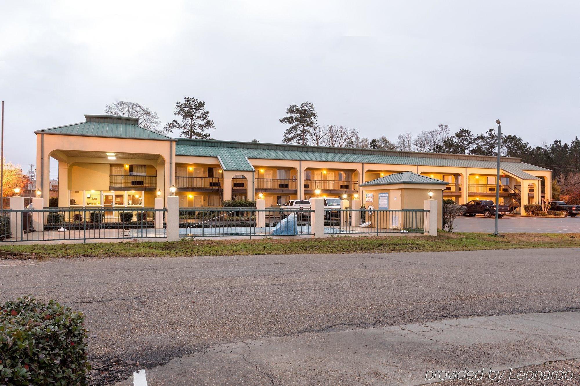 Quality Inn McComb Exterior foto