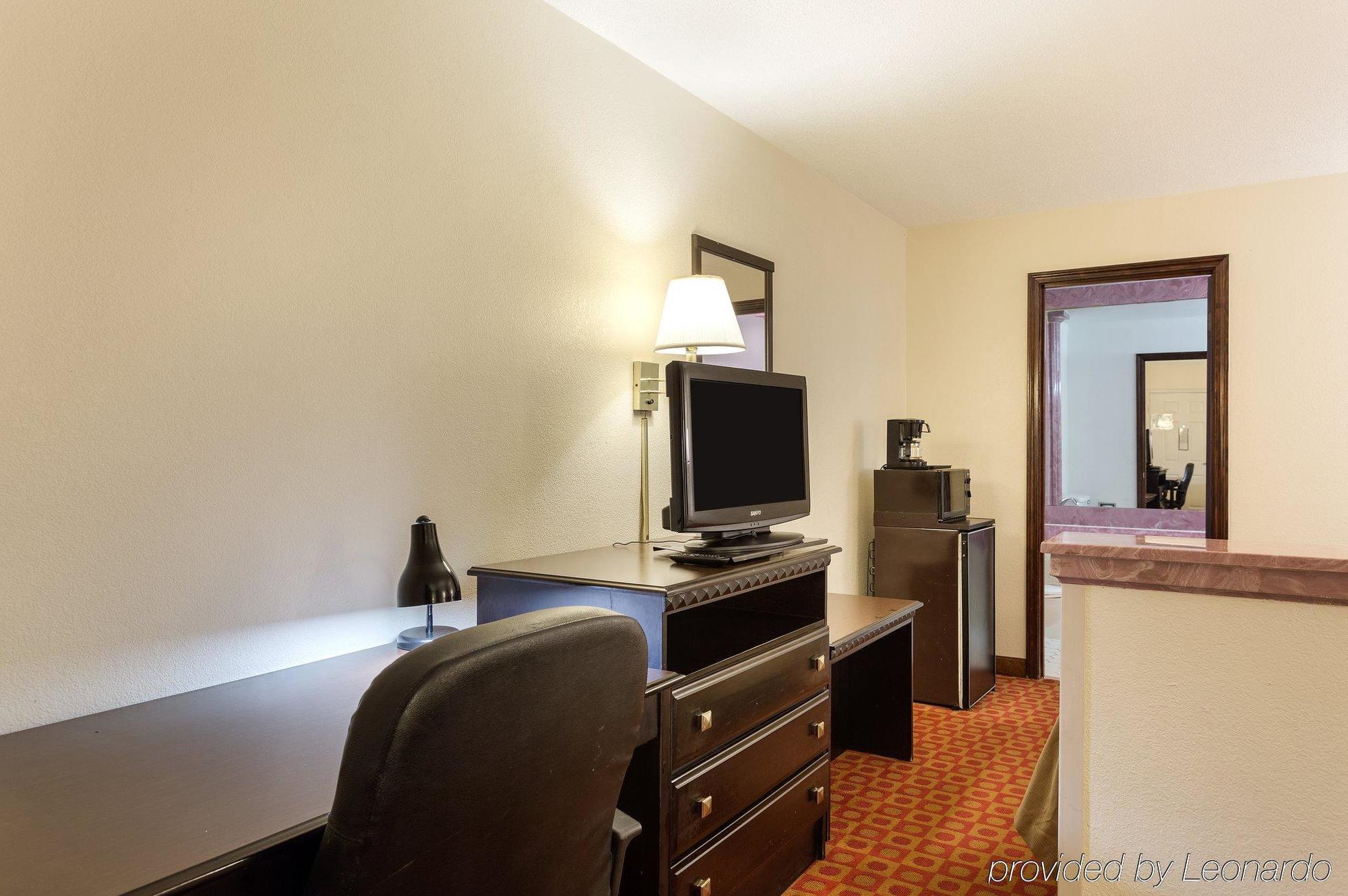 Quality Inn McComb Exterior foto